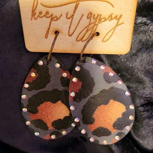 Keep It Gypsy Accessories - Keep It Gypsy Leopard Print Teardrop Earrings